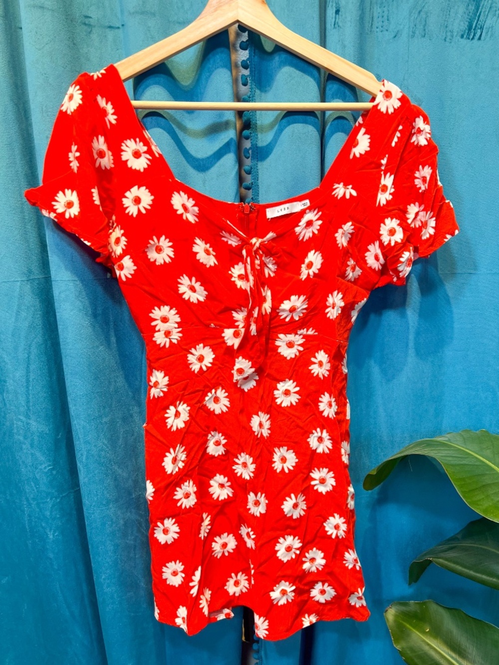 Red-Orange Retro Daisy Sleeved Sun Dress (Small)